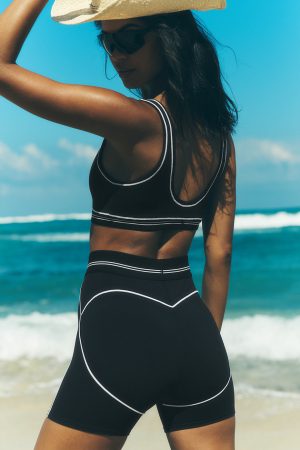 4 Airbrush High-Waist Heart Throb Short - Black/White